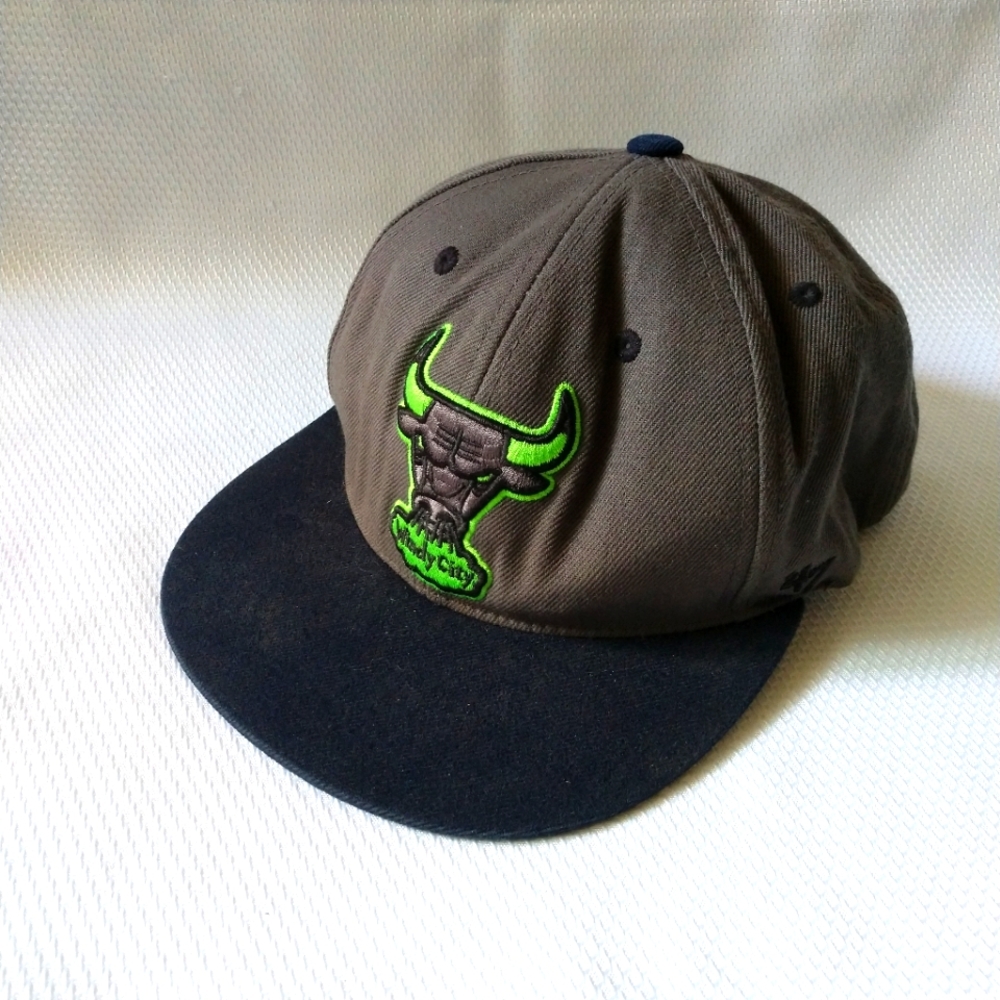 NBA Hardwood Classics Chicago Bulls Windy City Neon Green & Grey Snap Back Baseb